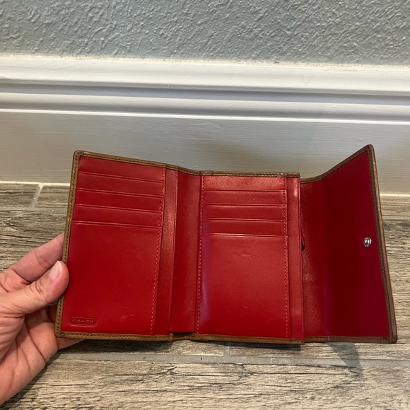 Coach leather Wallet brown/tan with Red Interior - Picture 4 of 6